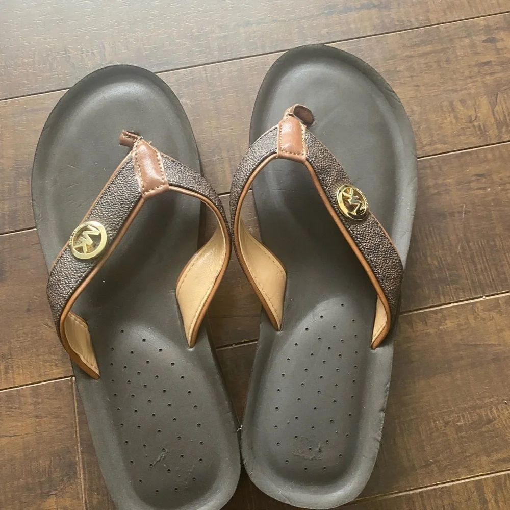 Michael Kors Brown and Black Platform Thong Sandals - Picture 6 of 11